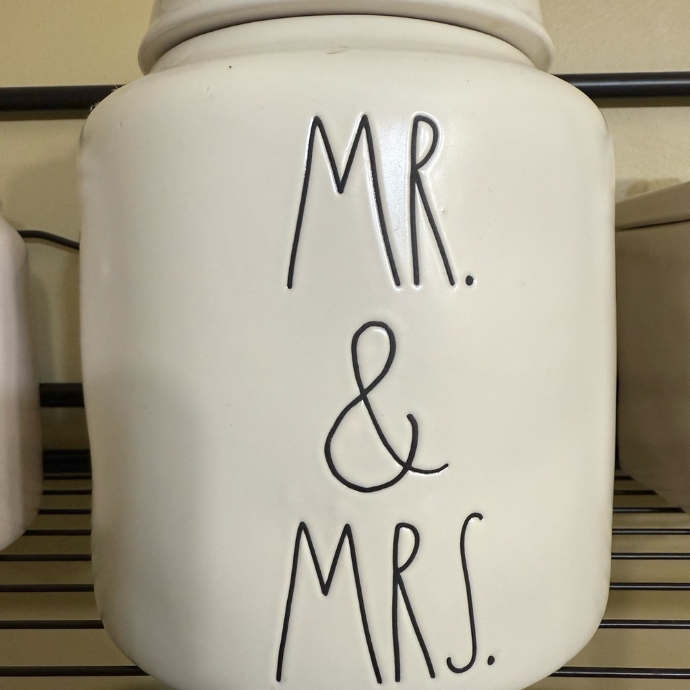 Rae Dunn Canister